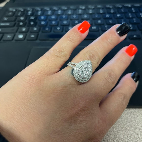 1 carat 10kt white gold engagement ring size 8 - Picture 2 of 12